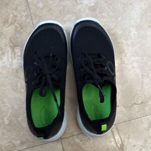 Women’s oofos sneakers